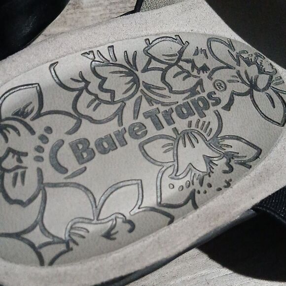 BareTraps Justee black leather slip on sandals slides  Sz 9 NWOT - Picture 7 of 7